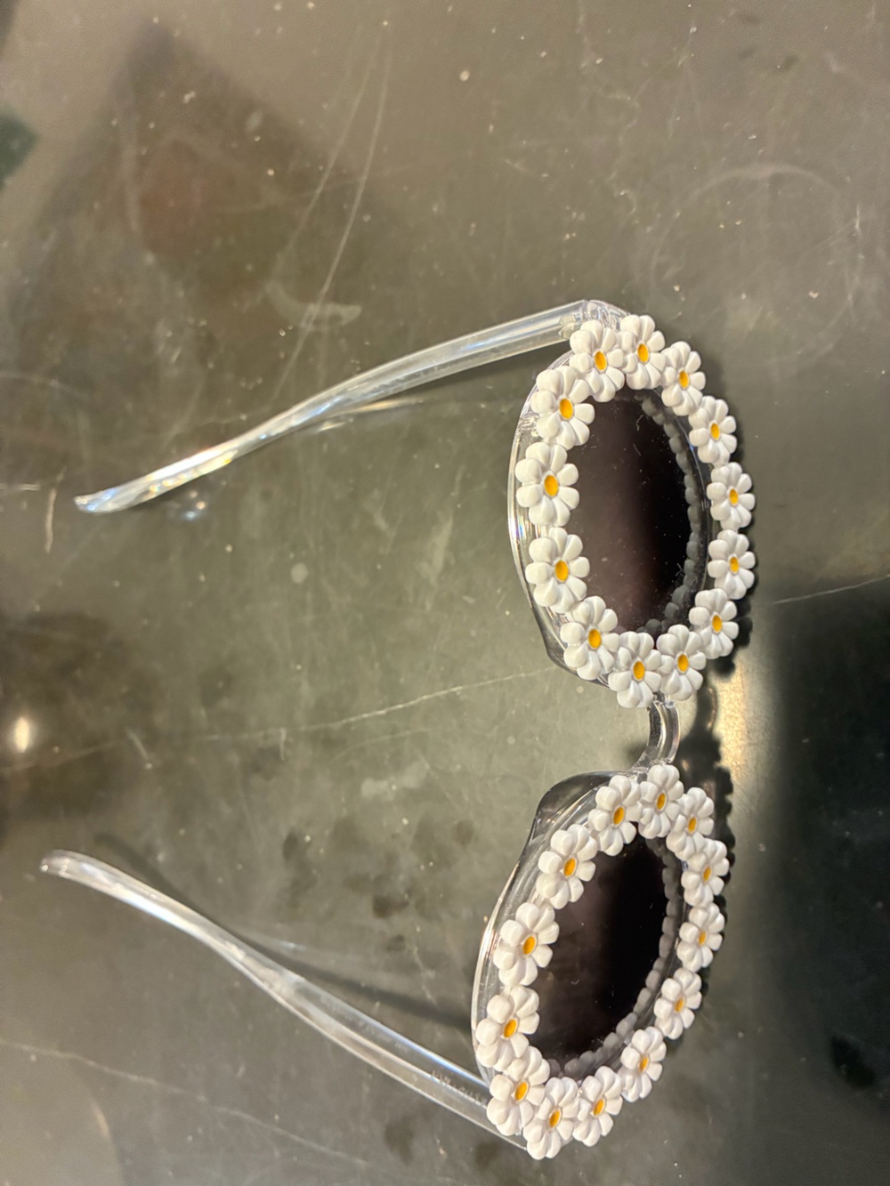 Round Daisy Trim Sunglasses in Clear and White